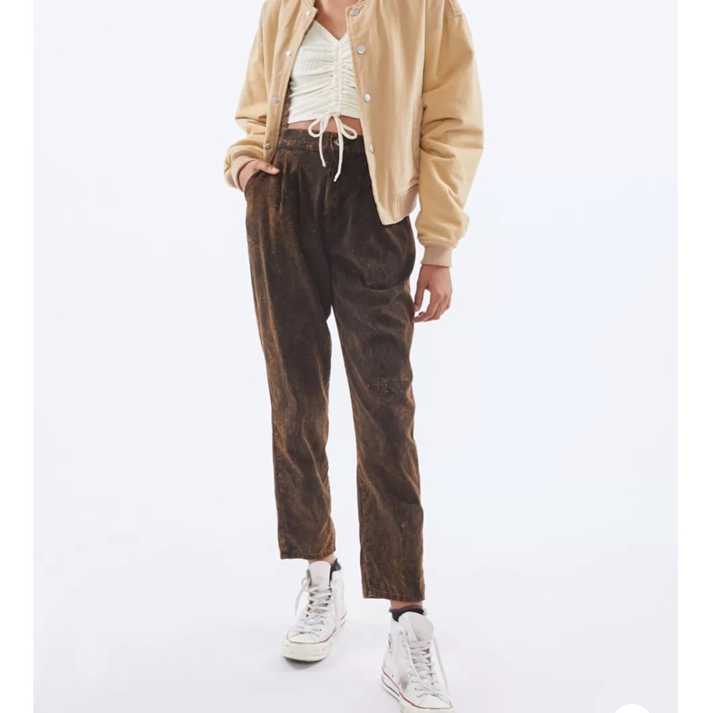 Urban Renewal Remnants Acid Wash Twill Pant S brown pleated pockets NWT - Picture 2 of 15